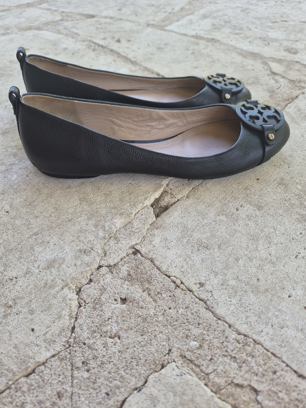 Tory Burch Black Pebbled Leather Logo Ballet Flats Size 8.5 - Picture 5 of 12
